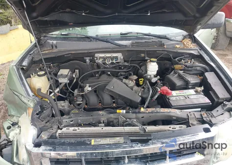 2008 Ford Escape Xlt z USA, uszkodzony, nr VIN 1FMCU93158KA07483